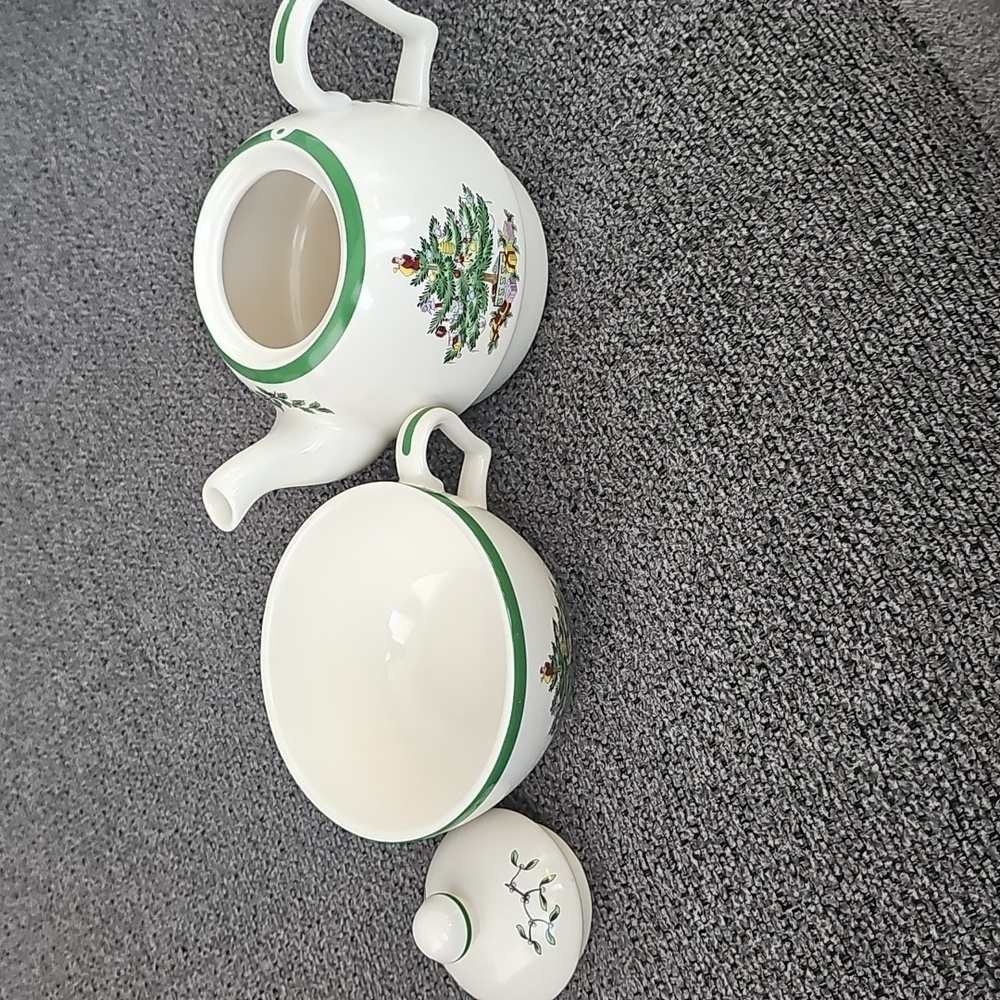 NWOT CHRISTMAS IN JULY Festive Christmas Tree Teapot - Picture 4 of 9